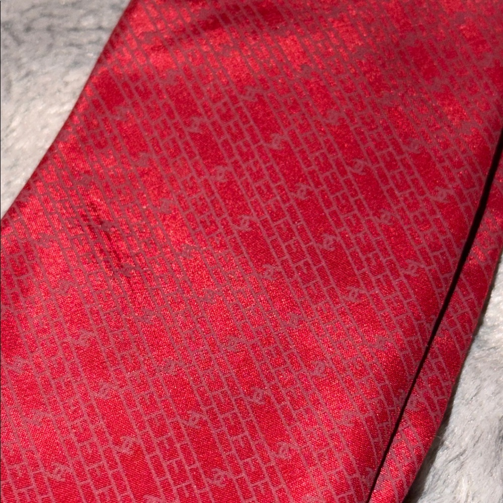 CHANEL Classic Red Tie - Picture 7 of 7